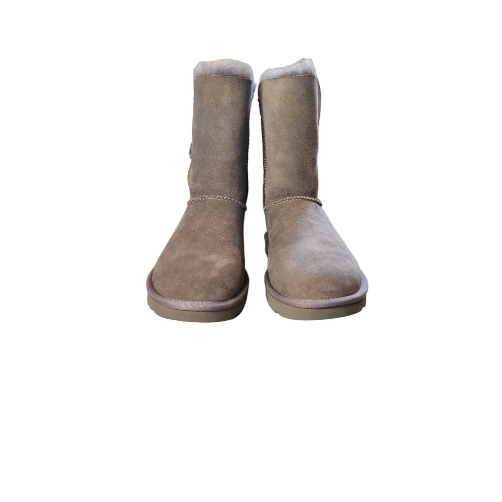 UGG Bailey Button II Grey Sz.7 NIB